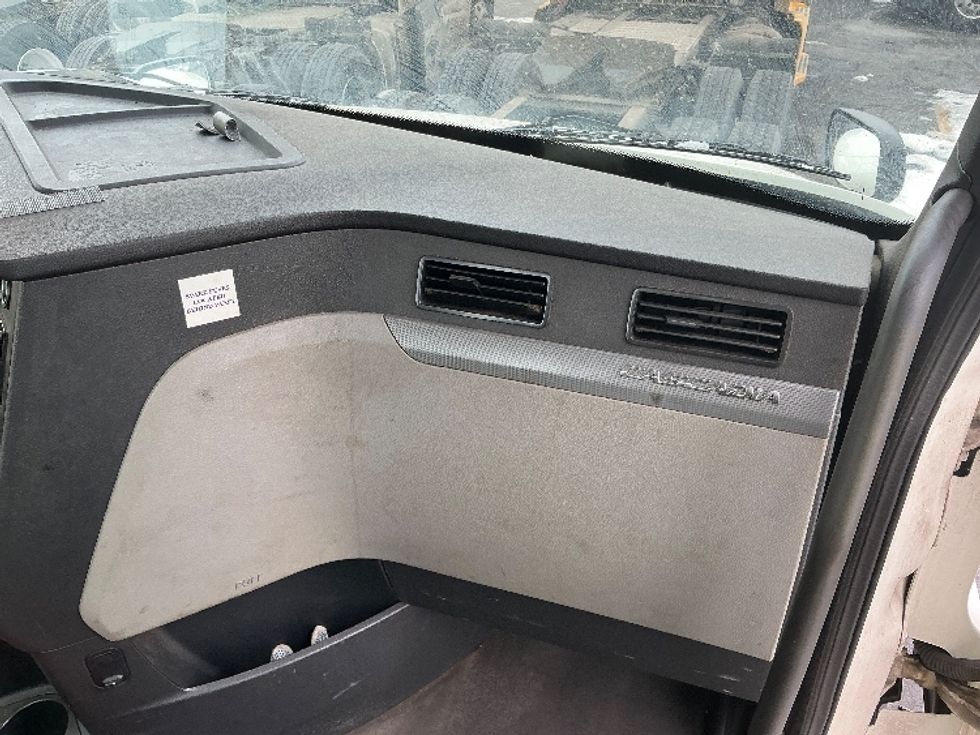 Day Cab Tractor-Heavy Duty Tractors-Freightliner-2019-T12664ST-East Chicago-IN-282,316\n\t\tmiles-$ 48,750 - Image 13