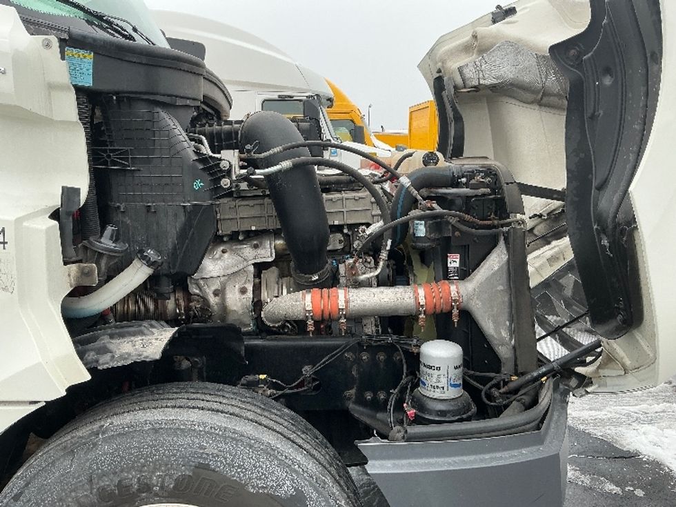 Day Cab Tractor-Heavy Duty Tractors-Freightliner-2019-T12664ST-East Chicago-IN-282,316\n\t\tmiles-$ 48,750 - Image 15