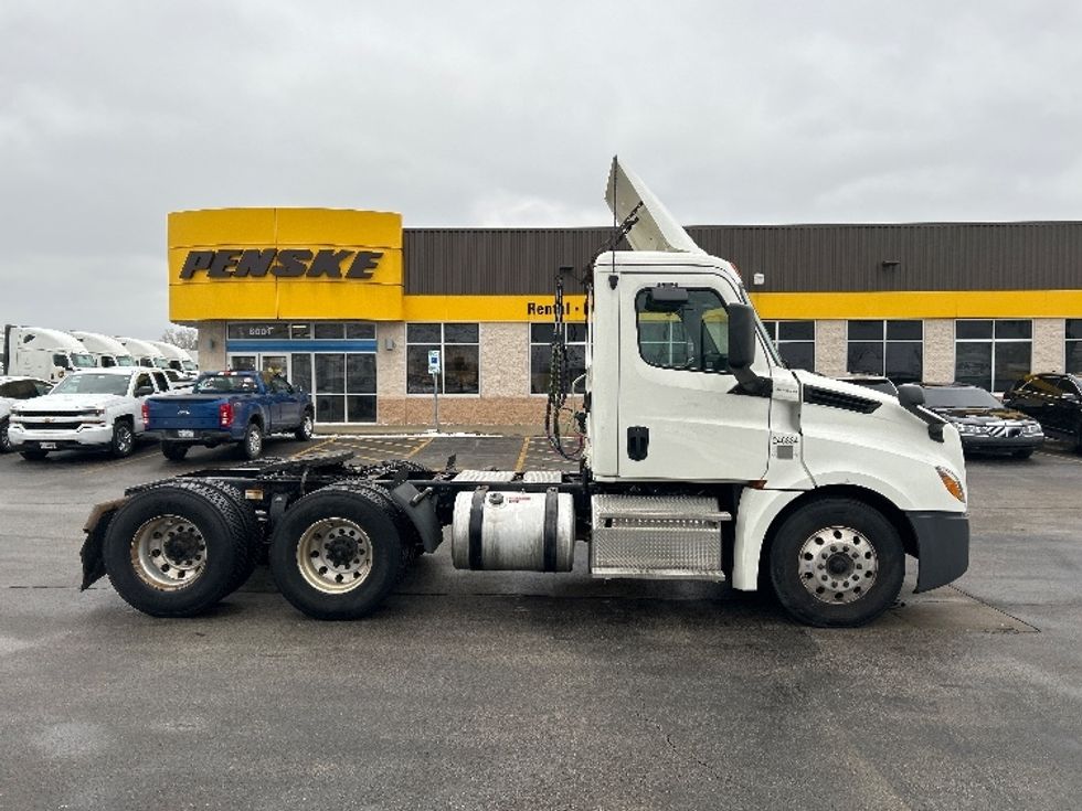 Day Cab Tractor-Heavy Duty Tractors-Freightliner-2019-T12664ST-East Chicago-IN-282,316\n\t\tmiles-$ 48,750 - Image 8