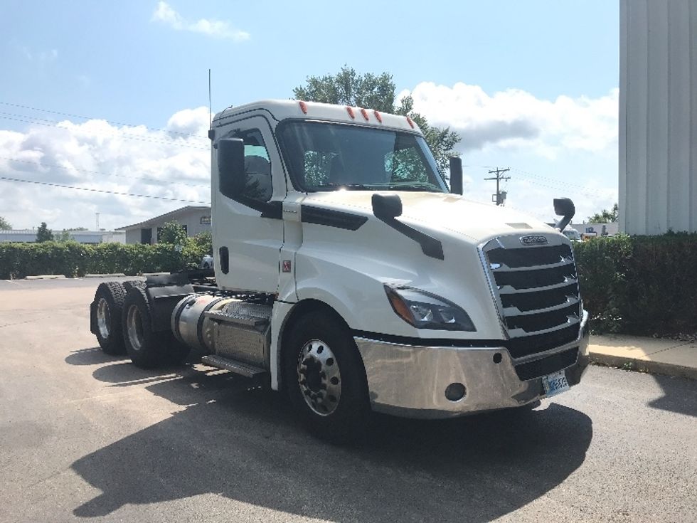 Day Cab Tractor-Heavy Duty Tractors-Freightliner-2019-T12664ST-East Chicago-IN-386,176\n\t\tmiles-$ 57,500 - Image 1