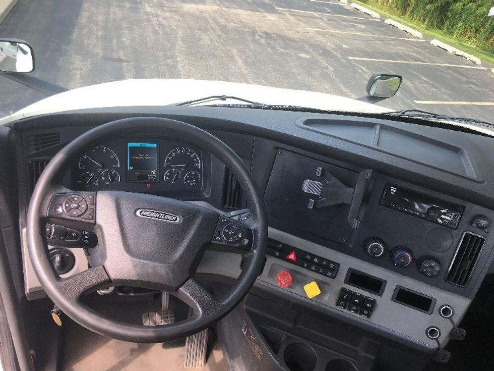 Day Cab Tractor-Heavy Duty Tractors-Freightliner-2019-T12664ST-East Chicago-IN-386,176\n\t\tmiles-$ 57,500 - Image 11