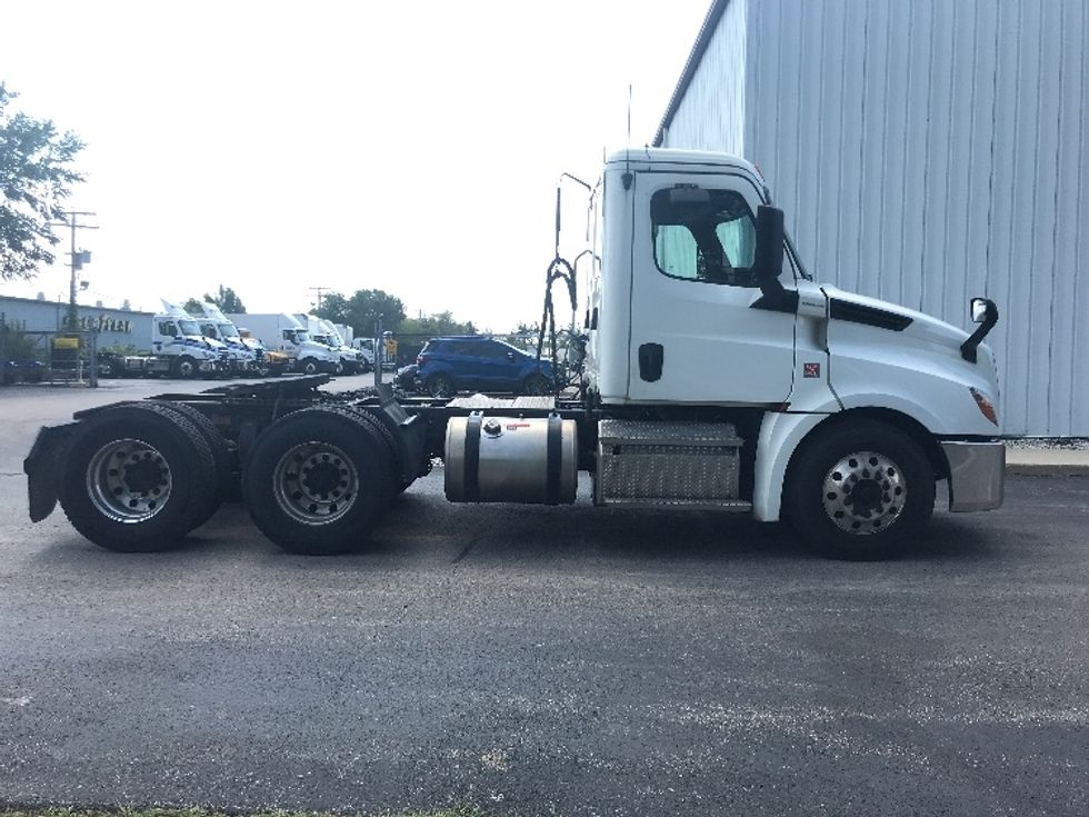 Day Cab Tractor-Heavy Duty Tractors-Freightliner-2019-T12664ST-East Chicago-IN-386,176\n\t\tmiles-$ 57,500 - Image 8