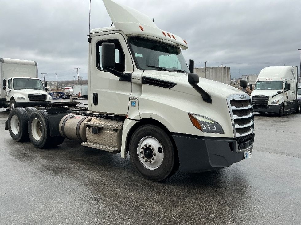 Day Cab Tractor-Heavy Duty Tractors-Freightliner-2019-T12664ST-East Chicago-IN-424,663\n\t\tmiles-$ 41,750 - Image 1