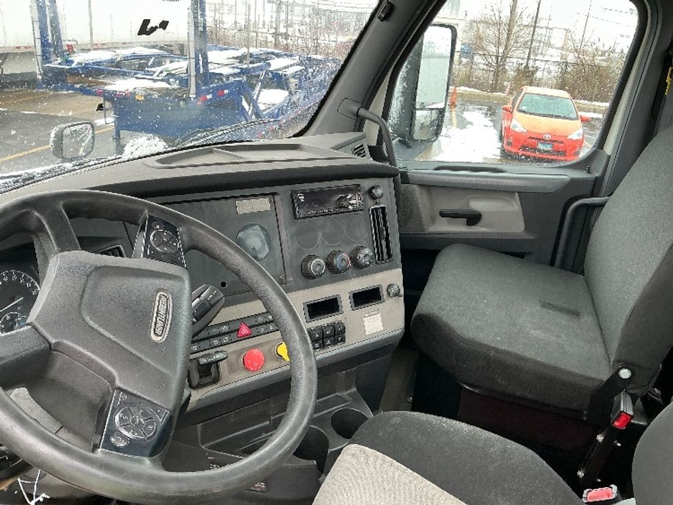 Day Cab Tractor-Heavy Duty Tractors-Freightliner-2019-T12664ST-East Chicago-IN-424,663\n\t\tmiles-$ 41,750 - Image 10