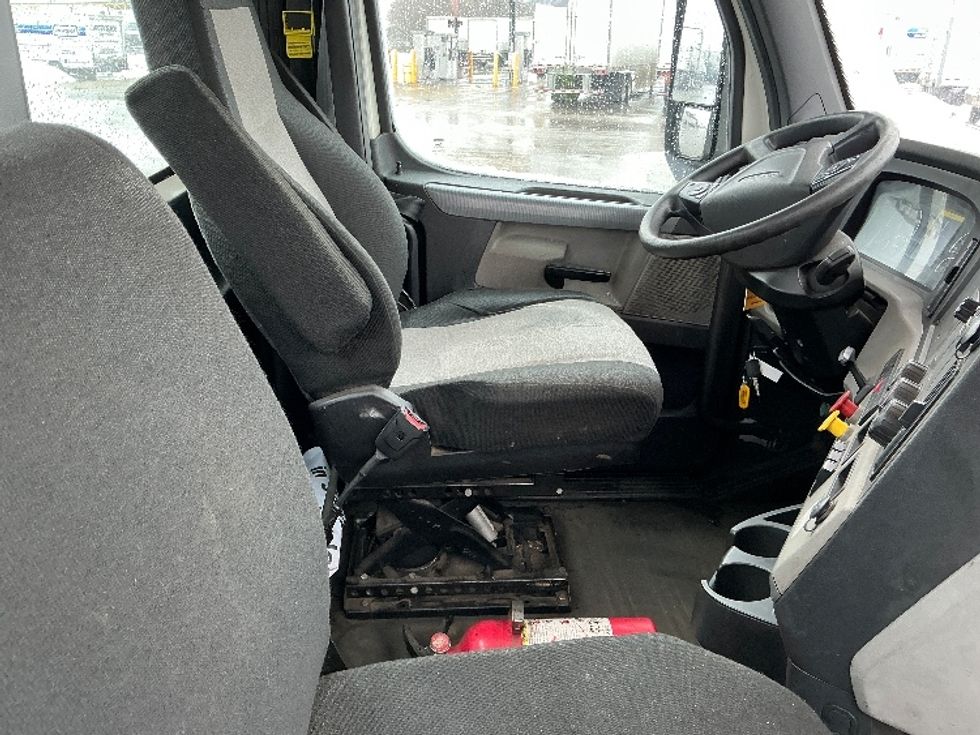 Day Cab Tractor-Heavy Duty Tractors-Freightliner-2019-T12664ST-East Chicago-IN-424,663\n\t\tmiles-$ 41,750 - Image 14