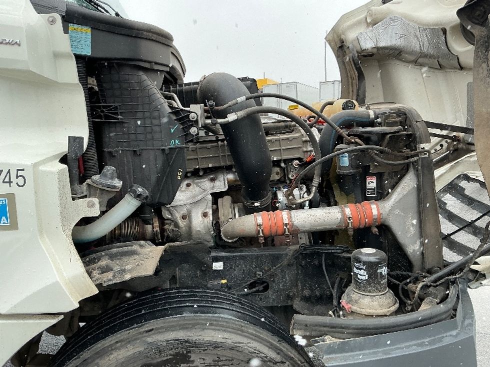 Day Cab Tractor-Heavy Duty Tractors-Freightliner-2019-T12664ST-East Chicago-IN-424,663\n\t\tmiles-$ 41,750 - Image 15