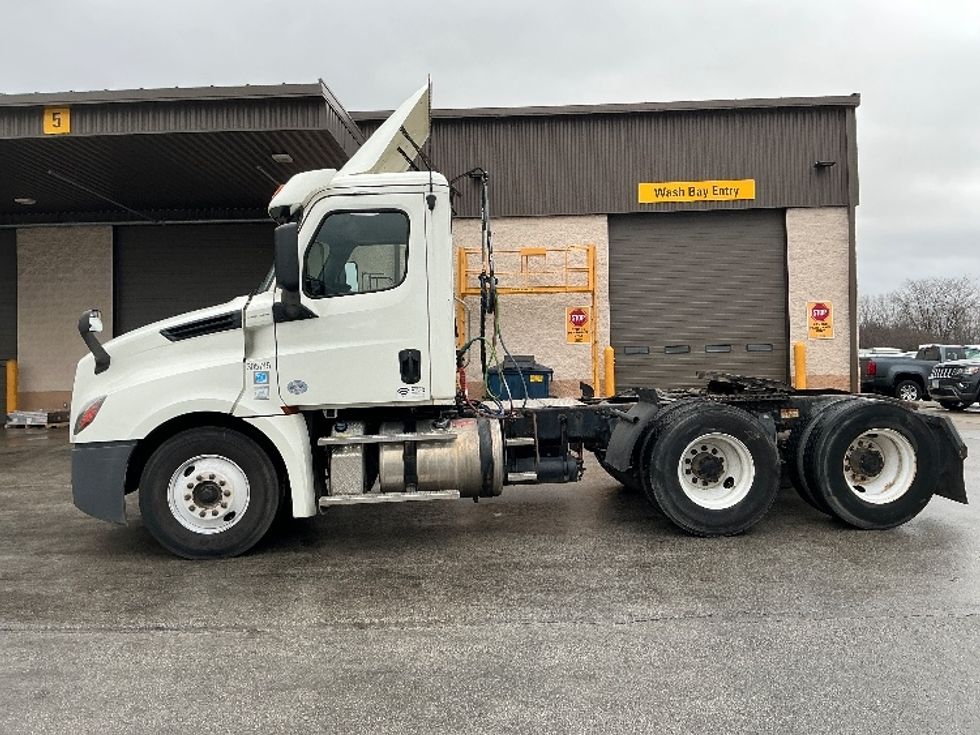Day Cab Tractor-Heavy Duty Tractors-Freightliner-2019-T12664ST-East Chicago-IN-424,663\n\t\tmiles-$ 41,750 - Image 4