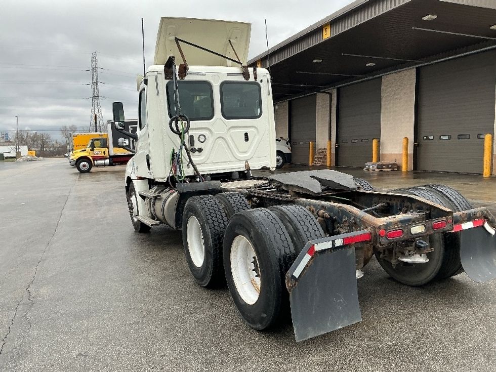 Day Cab Tractor-Heavy Duty Tractors-Freightliner-2019-T12664ST-East Chicago-IN-424,663\n\t\tmiles-$ 41,750 - Image 5