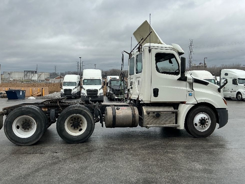 Day Cab Tractor-Heavy Duty Tractors-Freightliner-2019-T12664ST-East Chicago-IN-424,663\n\t\tmiles-$ 41,750 - Image 8