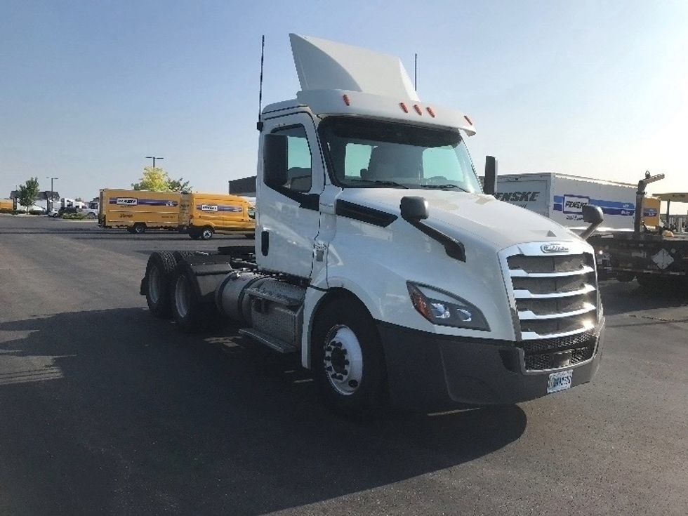 Day Cab Tractor-Heavy Duty Tractors-Freightliner-2019-T12664ST-East Chicago-IN-424,723\n\t\tmiles-$ 54,000 - Image 1