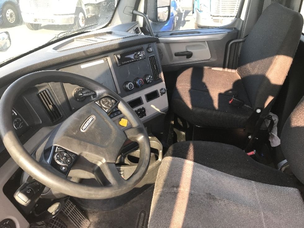 Day Cab Tractor-Heavy Duty Tractors-Freightliner-2019-T12664ST-East Chicago-IN-424,723\n\t\tmiles-$ 54,000 - Image 10