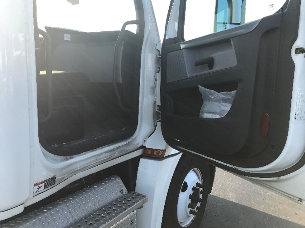 Day Cab Tractor-Heavy Duty Tractors-Freightliner-2019-T12664ST-East Chicago-IN-424,723\n\t\tmiles-$ 54,000 - Image 12