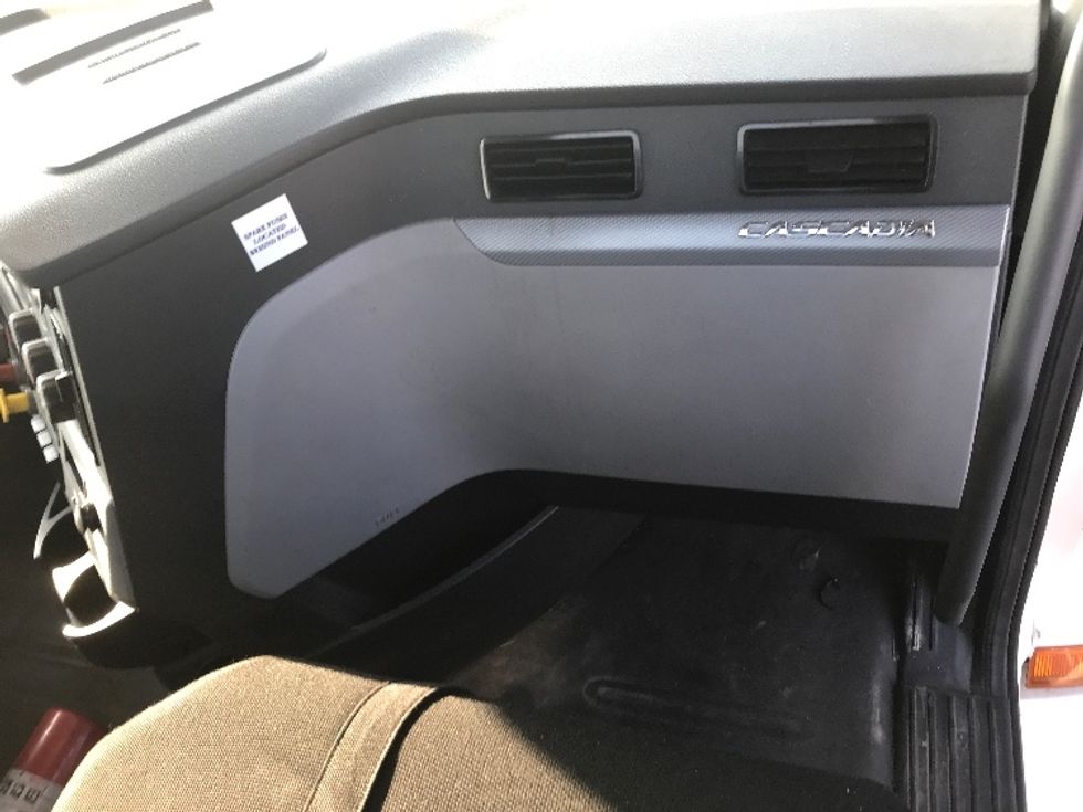 Day Cab Tractor-Heavy Duty Tractors-Freightliner-2019-T12664ST-East Chicago-IN-424,723\n\t\tmiles-$ 54,000 - Image 13