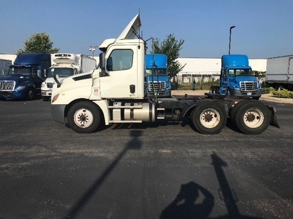 Day Cab Tractor-Heavy Duty Tractors-Freightliner-2019-T12664ST-East Chicago-IN-424,723\n\t\tmiles-$ 54,000 - Image 4