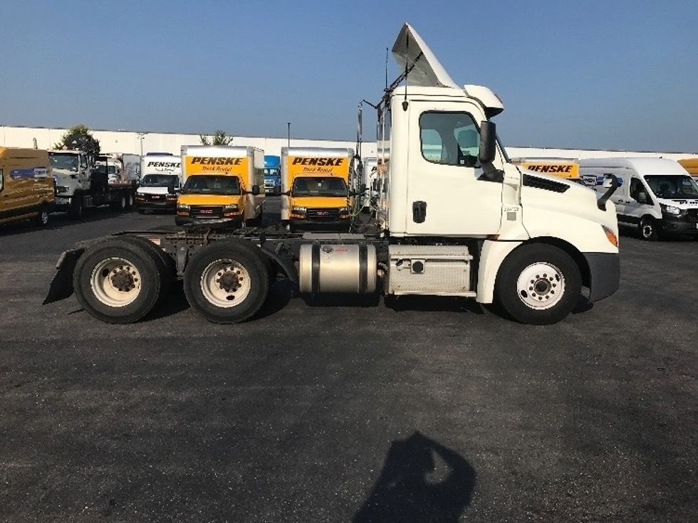 Day Cab Tractor-Heavy Duty Tractors-Freightliner-2019-T12664ST-East Chicago-IN-424,723\n\t\tmiles-$ 54,000 - Image 8