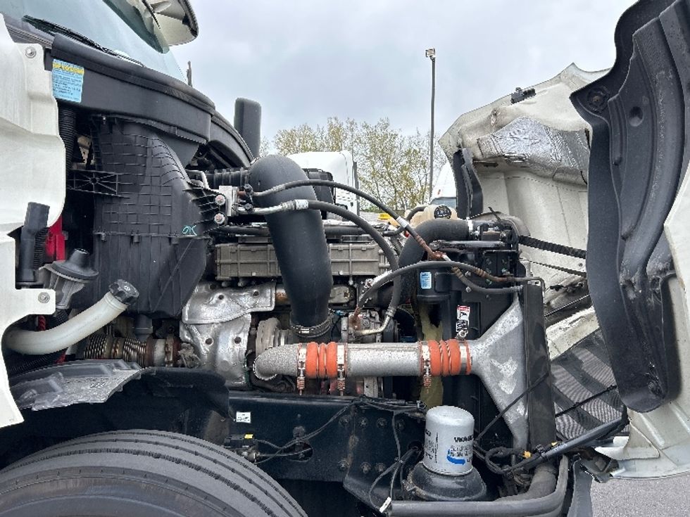 Day Cab Tractor-Heavy Duty Tractors-Freightliner-2019-T12664ST-East Chicago-IN-425,000\n\t\tmiles-$ 51,750 - Image 15