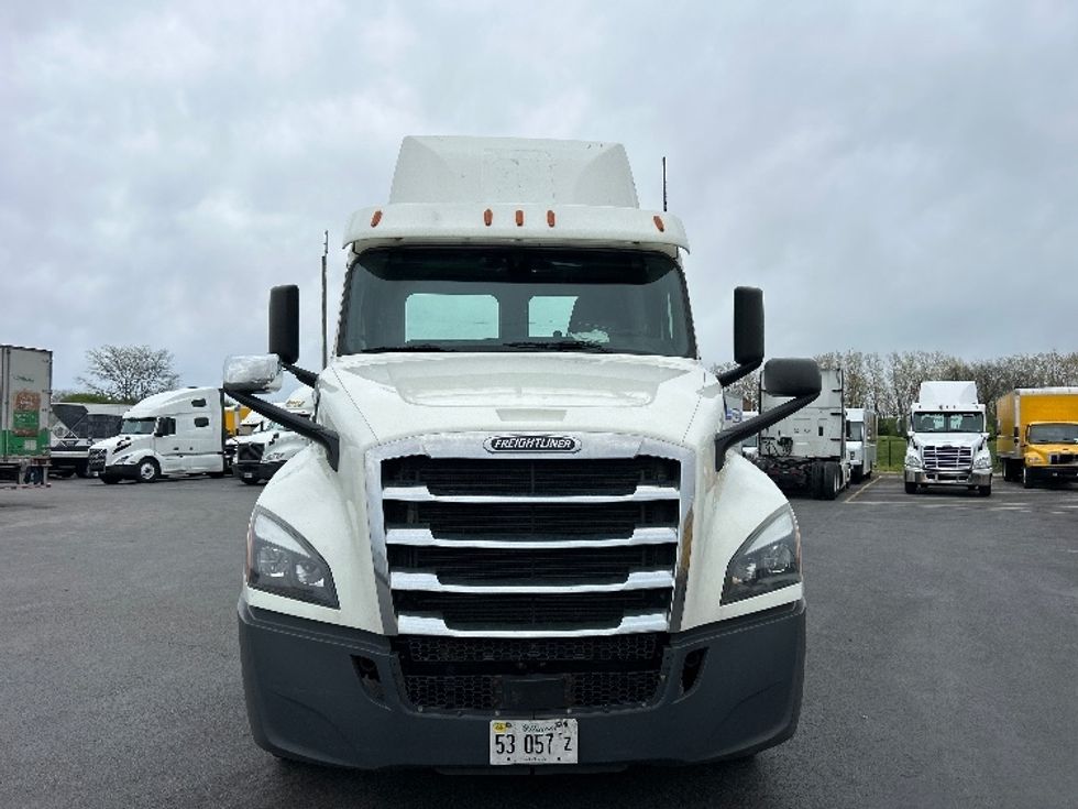 Day Cab Tractor-Heavy Duty Tractors-Freightliner-2019-T12664ST-East Chicago-IN-425,000\n\t\tmiles-$ 51,750 - Image 2