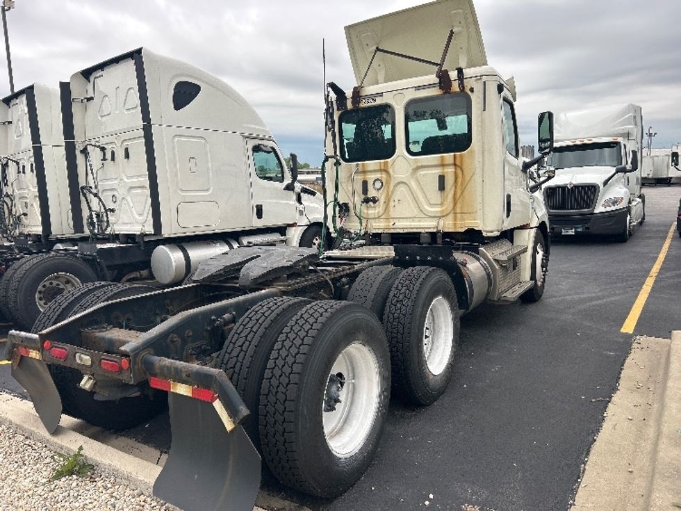 Day Cab Tractor-Heavy Duty Tractors-Freightliner-2019-T12664ST-East Chicago-IN-425,000\n\t\tmiles-$ 51,750 - Image 7