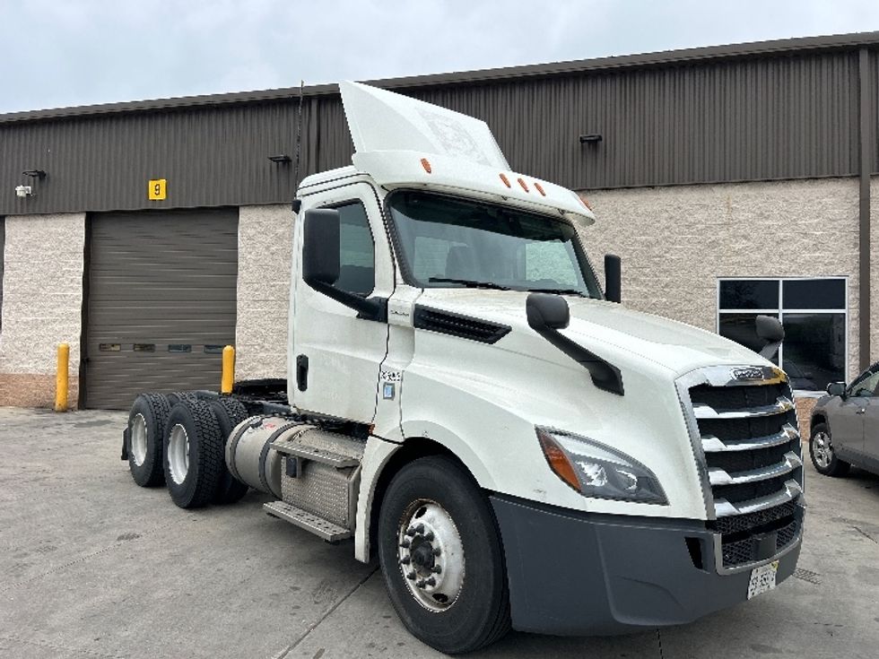 Day Cab Tractor-Heavy Duty Tractors-Freightliner-2019-T12664ST-East Chicago-IN-441,876\n\t\tmiles-$ 50,250 - Image 1