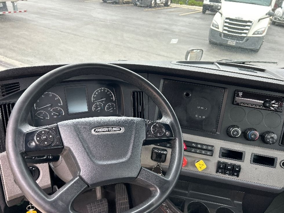 Day Cab Tractor-Heavy Duty Tractors-Freightliner-2019-T12664ST-East Chicago-IN-441,876\n\t\tmiles-$ 50,250 - Image 11