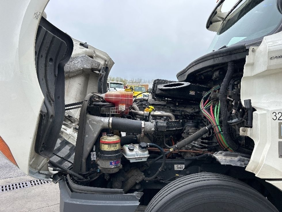 Day Cab Tractor-Heavy Duty Tractors-Freightliner-2019-T12664ST-East Chicago-IN-441,876\n\t\tmiles-$ 50,250 - Image 16