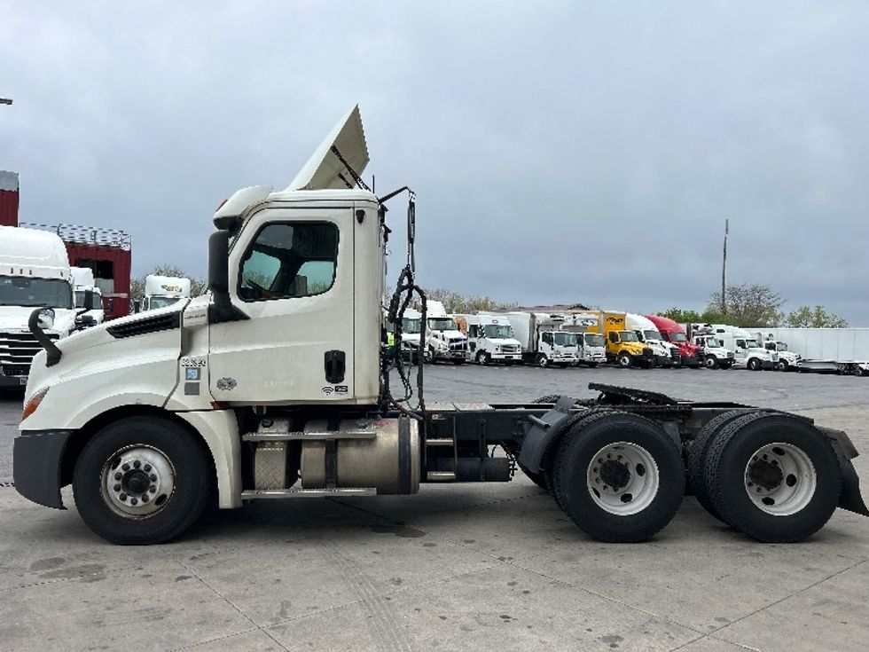Day Cab Tractor-Heavy Duty Tractors-Freightliner-2019-T12664ST-East Chicago-IN-441,876\n\t\tmiles-$ 50,250 - Image 4