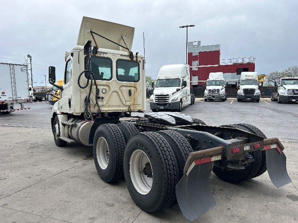 Day Cab Tractor-Heavy Duty Tractors-Freightliner-2019-T12664ST-East Chicago-IN-441,876\n\t\tmiles-$ 50,250 - Image 5