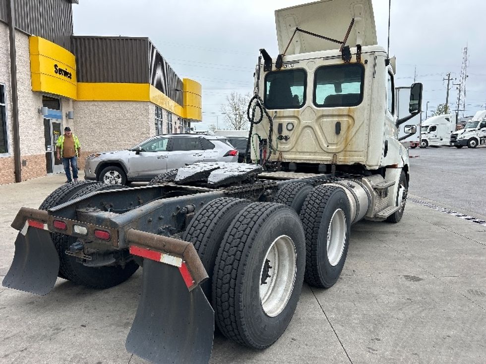 Day Cab Tractor-Heavy Duty Tractors-Freightliner-2019-T12664ST-East Chicago-IN-441,876\n\t\tmiles-$ 50,250 - Image 7