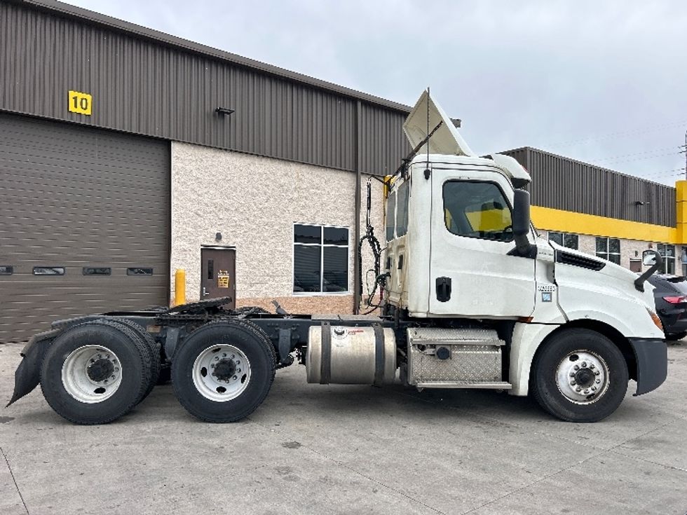 Day Cab Tractor-Heavy Duty Tractors-Freightliner-2019-T12664ST-East Chicago-IN-441,876\n\t\tmiles-$ 50,250 - Image 8