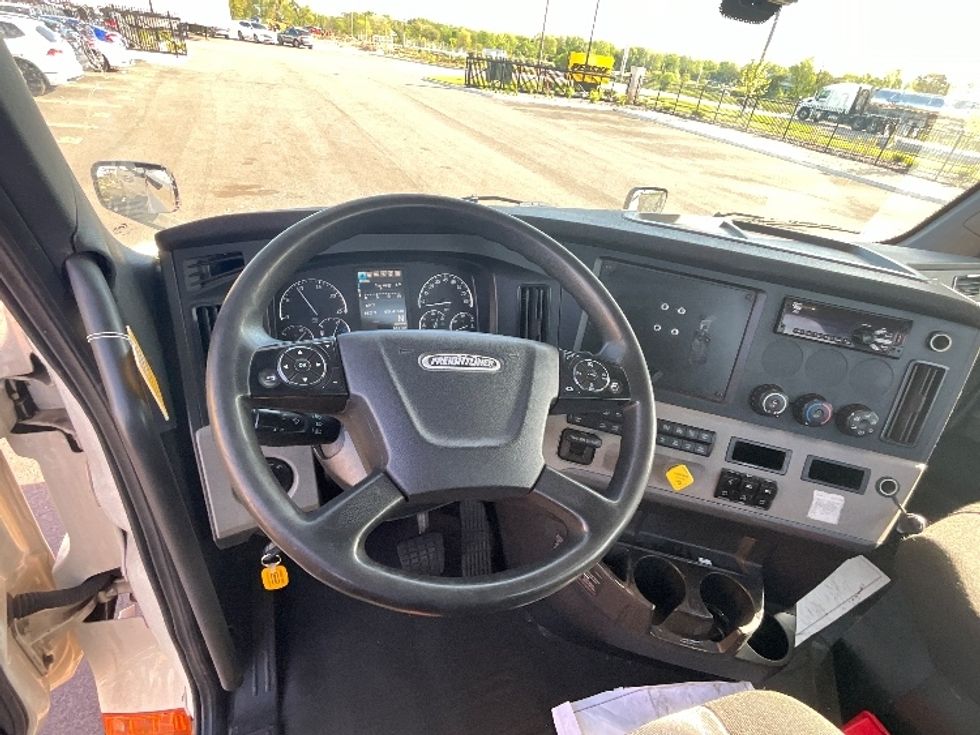 Day Cab Tractor-Heavy Duty Tractors-Freightliner-2019-T12664ST-East Chicago-IN-443,373\n\t\tmiles-$ 53,000 - Image 11