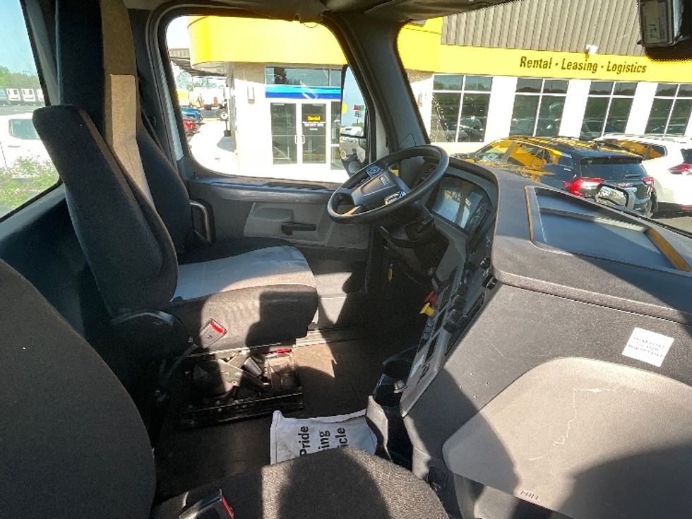 Day Cab Tractor-Heavy Duty Tractors-Freightliner-2019-T12664ST-East Chicago-IN-443,373\n\t\tmiles-$ 53,000 - Image 14