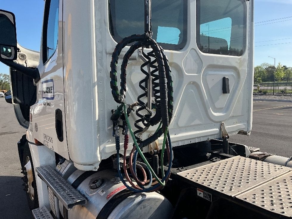 Day Cab Tractor-Heavy Duty Tractors-Freightliner-2019-T12664ST-East Chicago-IN-443,373\n\t\tmiles-$ 53,000 - Image 17