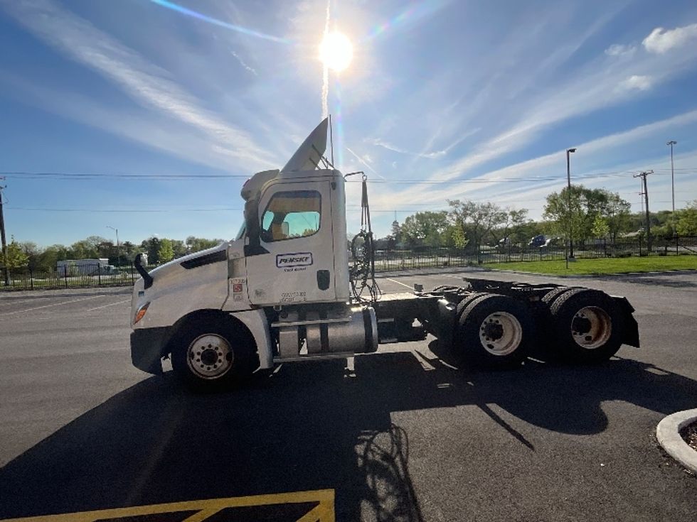 Day Cab Tractor-Heavy Duty Tractors-Freightliner-2019-T12664ST-East Chicago-IN-443,373\n\t\tmiles-$ 53,000 - Image 4