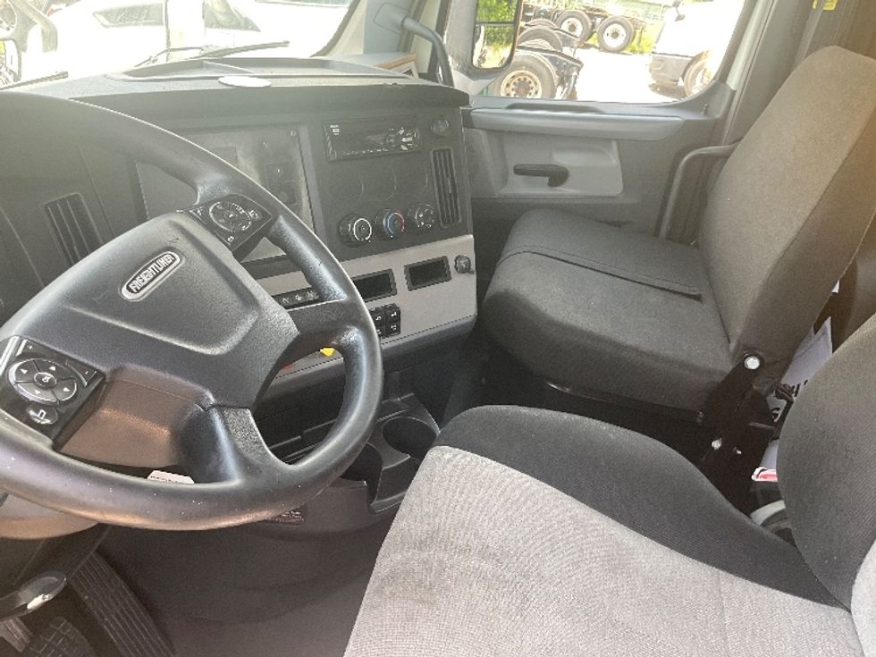 Day Cab Tractor-Heavy Duty Tractors-Freightliner-2019-T12664ST-East Chicago-IN-460,439\n\t\tmiles-$ 42,750 - Image 10