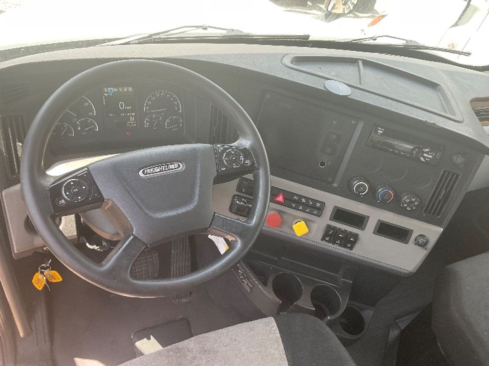 Day Cab Tractor-Heavy Duty Tractors-Freightliner-2019-T12664ST-East Chicago-IN-460,439\n\t\tmiles-$ 42,750 - Image 11