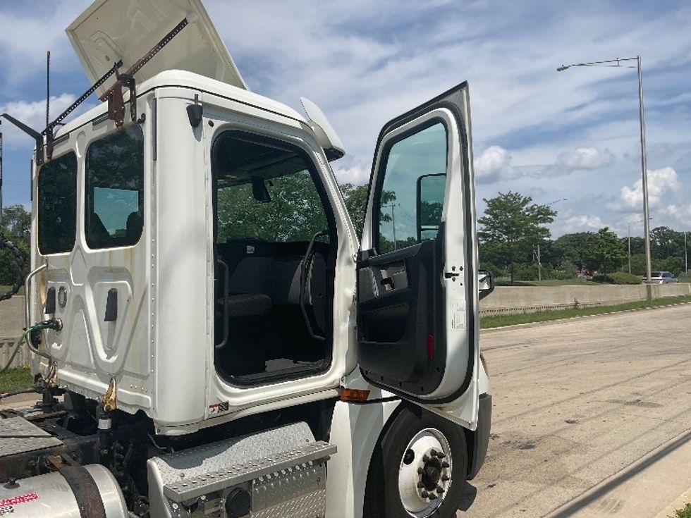 Day Cab Tractor-Heavy Duty Tractors-Freightliner-2019-T12664ST-East Chicago-IN-460,439\n\t\tmiles-$ 42,750 - Image 12