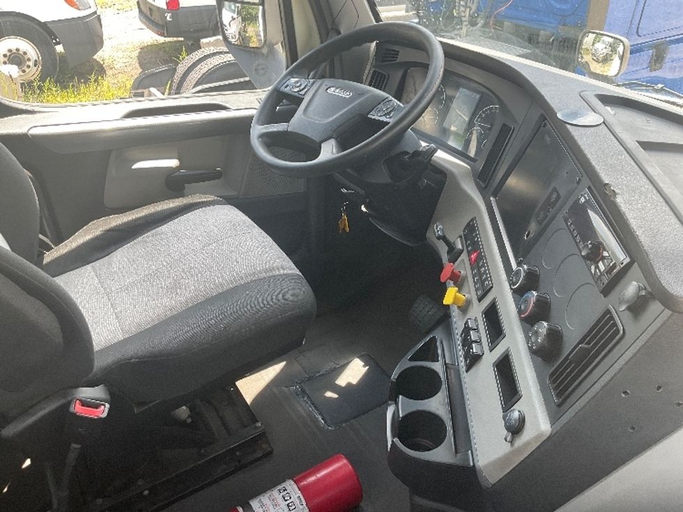 Day Cab Tractor-Heavy Duty Tractors-Freightliner-2019-T12664ST-East Chicago-IN-460,439\n\t\tmiles-$ 42,750 - Image 14