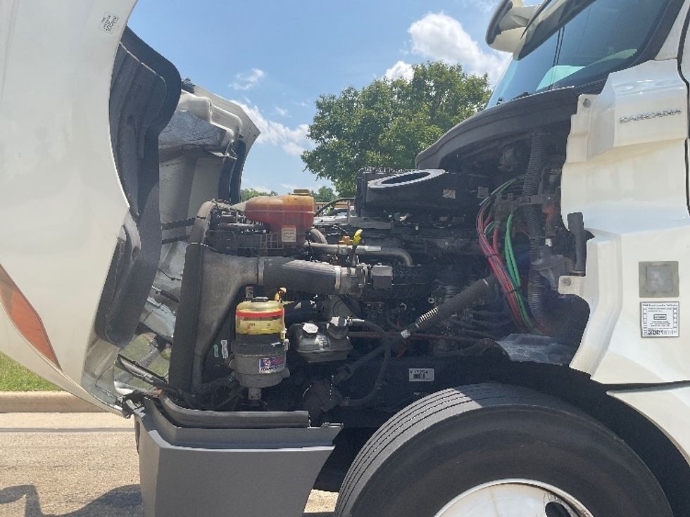 Day Cab Tractor-Heavy Duty Tractors-Freightliner-2019-T12664ST-East Chicago-IN-460,439\n\t\tmiles-$ 42,750 - Image 16