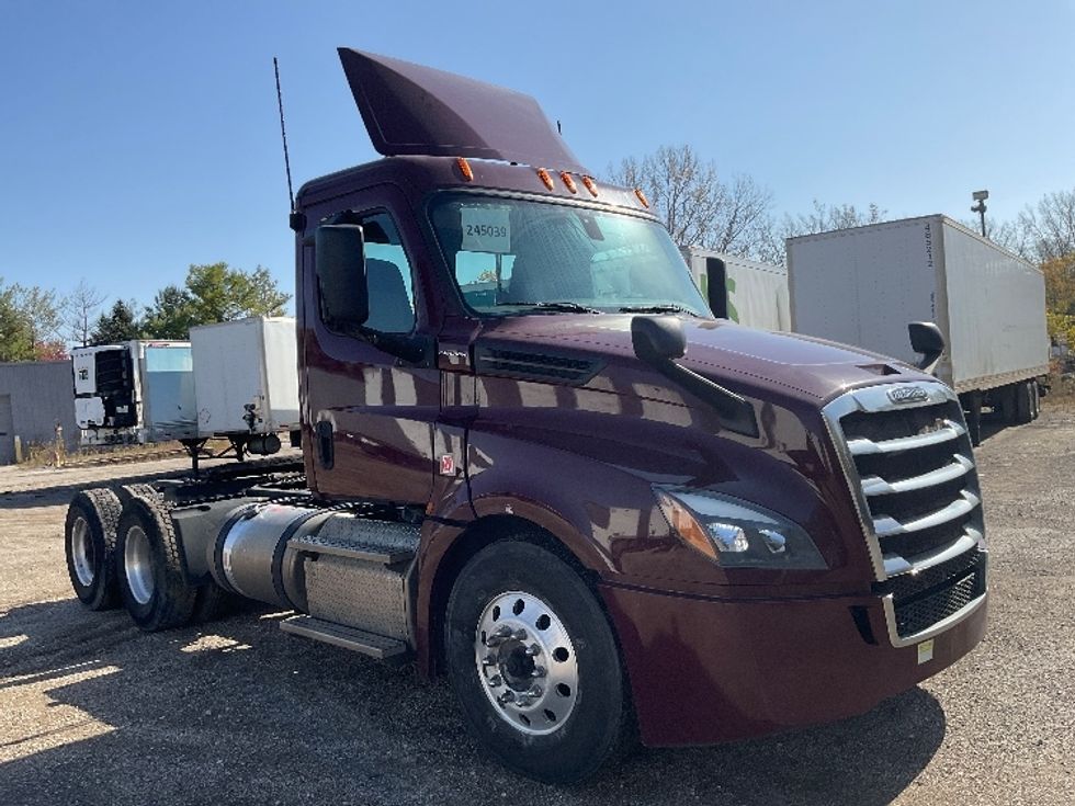 Day Cab Tractor-Heavy Duty Tractors-Freightliner-2019-T12664ST-East Chicago-IN-467,563\n\t\tmiles-$ 50,000 - Image 1