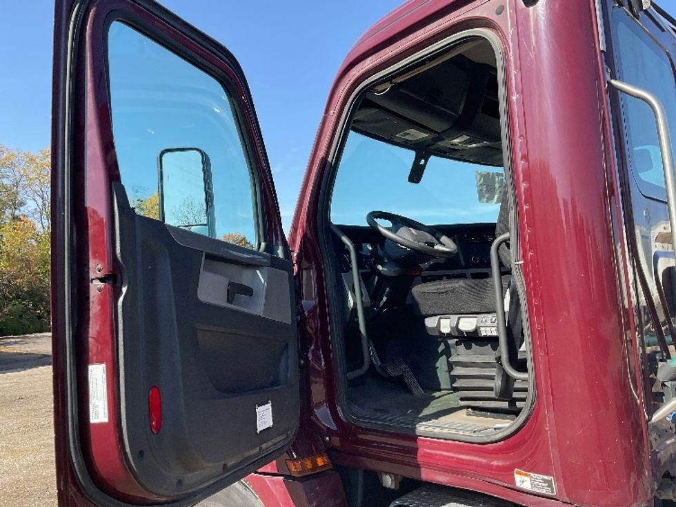 Day Cab Tractor-Heavy Duty Tractors-Freightliner-2019-T12664ST-East Chicago-IN-467,563\n\t\tmiles-$ 50,000 - Image 9
