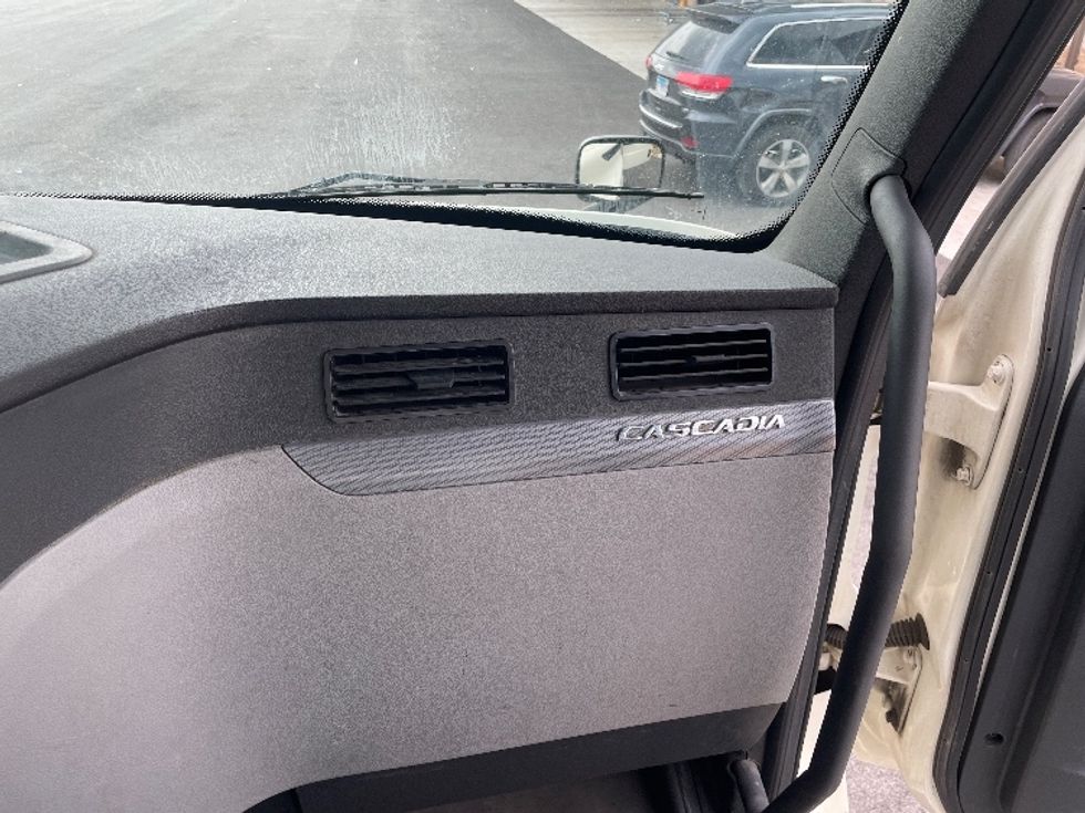 Day Cab Tractor-Heavy Duty Tractors-Freightliner-2019-T12664ST-East Chicago-IN-482,875\n\t\tmiles-$ 46,250 - Image 13