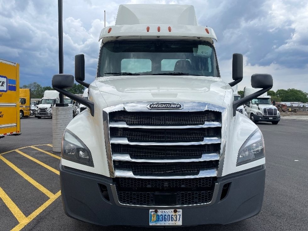 Day Cab Tractor-Heavy Duty Tractors-Freightliner-2019-T12664ST-East Chicago-IN-482,875\n\t\tmiles-$ 46,250 - Image 2
