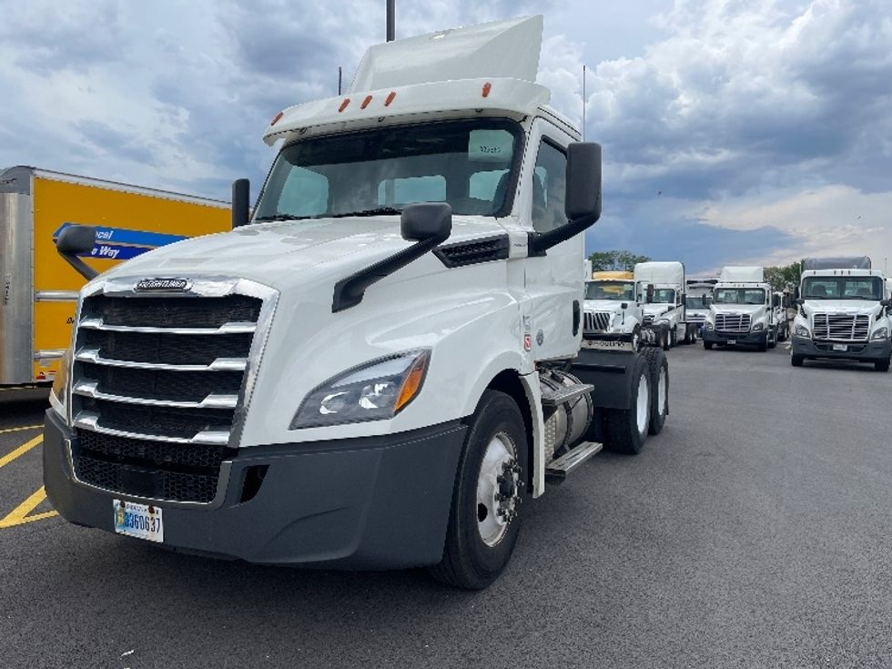Day Cab Tractor-Heavy Duty Tractors-Freightliner-2019-T12664ST-East Chicago-IN-482,875\n\t\tmiles-$ 46,250 - Image 3