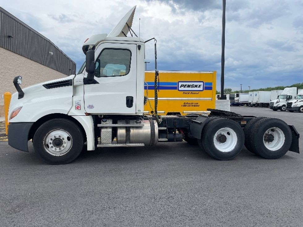 Day Cab Tractor-Heavy Duty Tractors-Freightliner-2019-T12664ST-East Chicago-IN-482,875\n\t\tmiles-$ 46,250 - Image 4