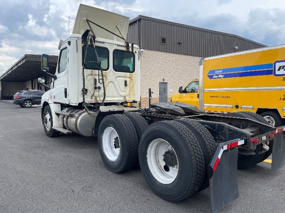 Day Cab Tractor-Heavy Duty Tractors-Freightliner-2019-T12664ST-East Chicago-IN-482,875\n\t\tmiles-$ 46,250 - Image 5