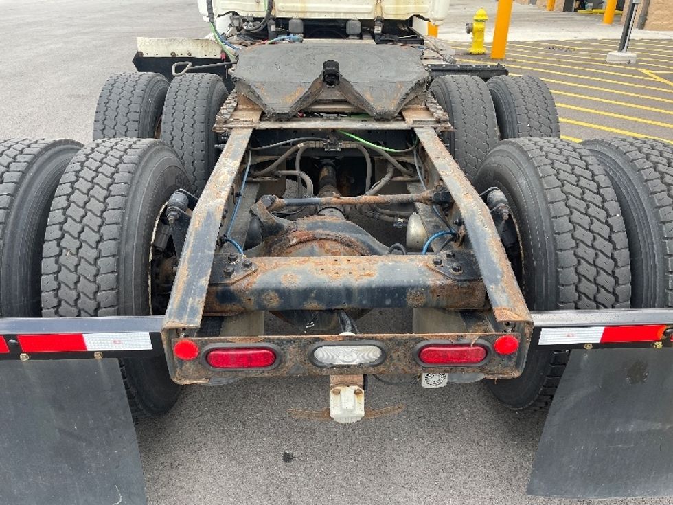 Day Cab Tractor-Heavy Duty Tractors-Freightliner-2019-T12664ST-East Chicago-IN-482,875\n\t\tmiles-$ 46,250 - Image 6