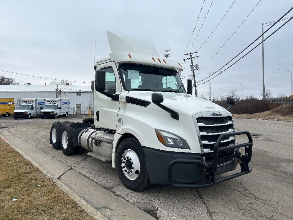 Day Cab Tractor-Heavy Duty Tractors-Freightliner-2019-T12664ST-East Chicago-IN-504,188\n\t\tmiles-$ 36,500 - Image 1