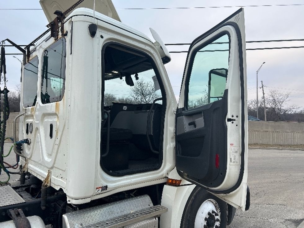 Day Cab Tractor-Heavy Duty Tractors-Freightliner-2019-T12664ST-East Chicago-IN-504,188\n\t\tmiles-$ 36,500 - Image 12