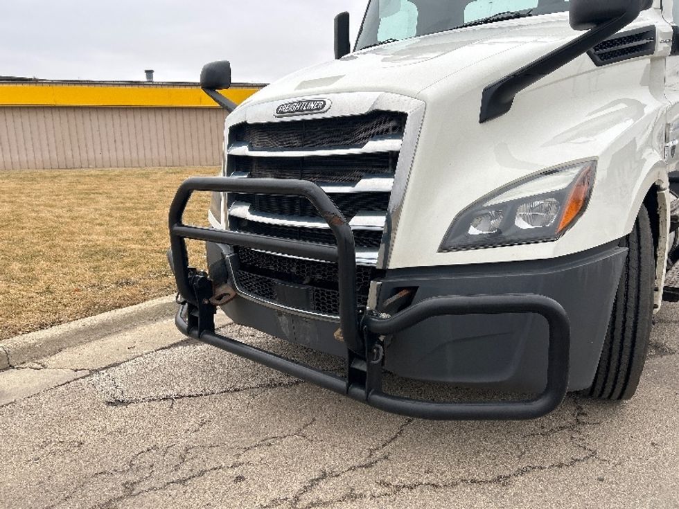 Day Cab Tractor-Heavy Duty Tractors-Freightliner-2019-T12664ST-East Chicago-IN-504,188\n\t\tmiles-$ 36,500 - Image 17