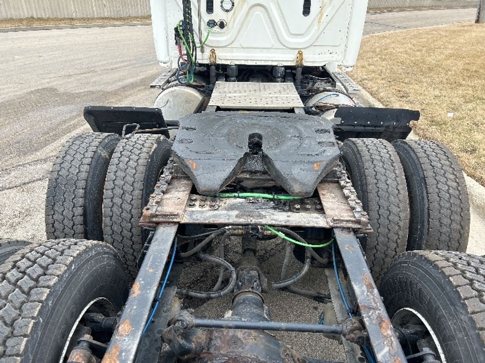 Day Cab Tractor-Heavy Duty Tractors-Freightliner-2019-T12664ST-East Chicago-IN-504,188\n\t\tmiles-$ 36,500 - Image 6